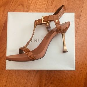 Nine West brown crocodile print gold heels 8M